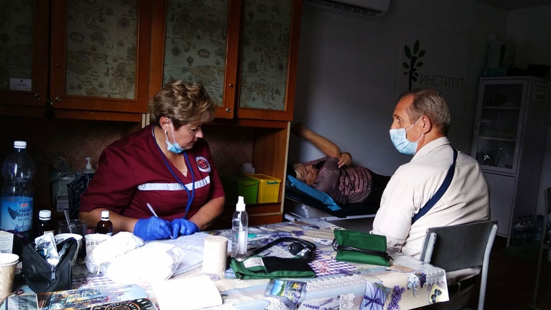 КПВВ Станица Луганская: медицинская помощь больным