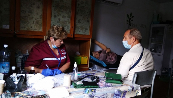 КПВВ Станица Луганская: медицинская помощь больным