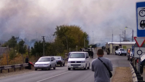Пожары вплотную подошли к КПВВ «Станица Луганская»